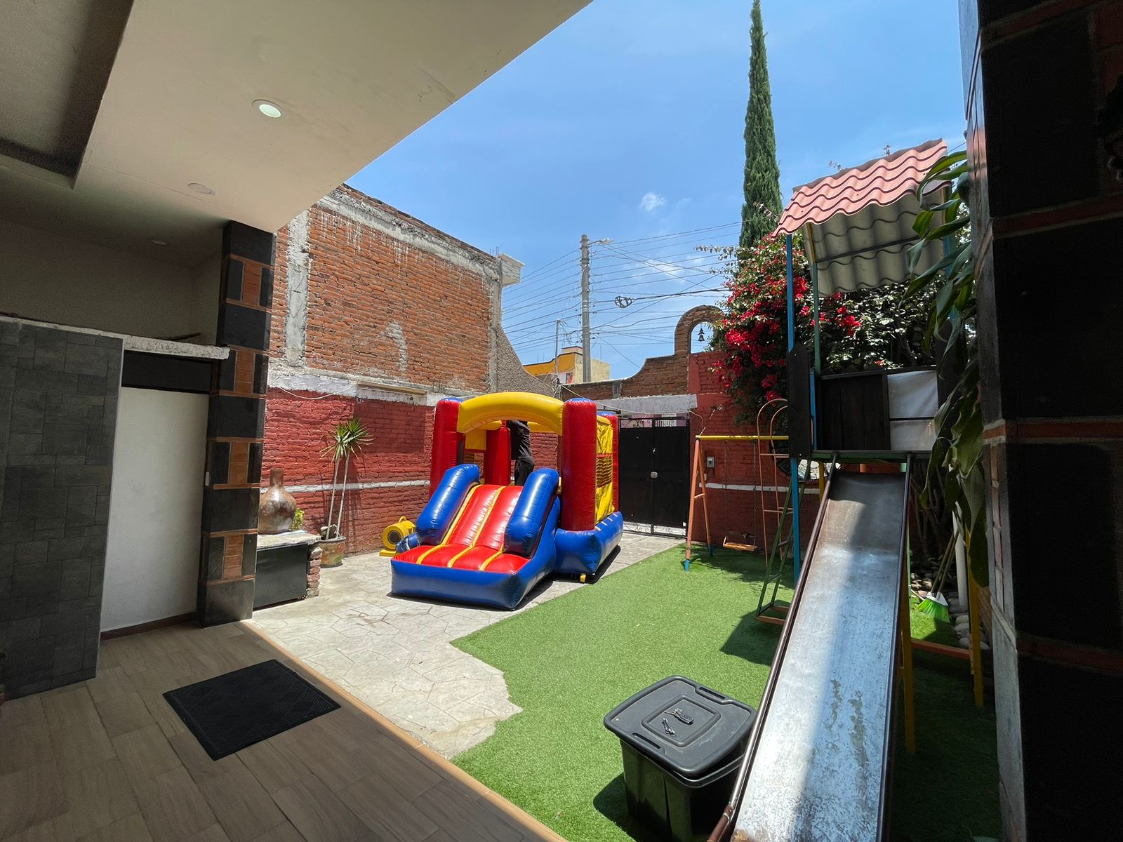 Patio con Inflable